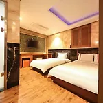 Signature Hotel
