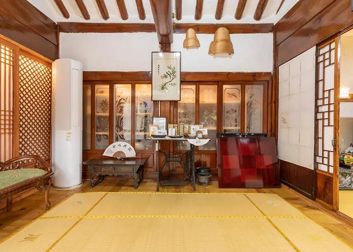Dongmyo Hanok Sihwadang - Private Korean Style House In The City Center With A Beautiful Garden