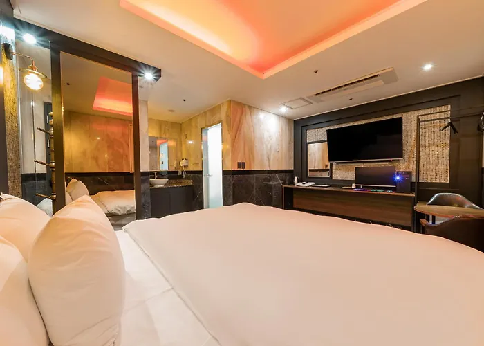 Hotel Signature