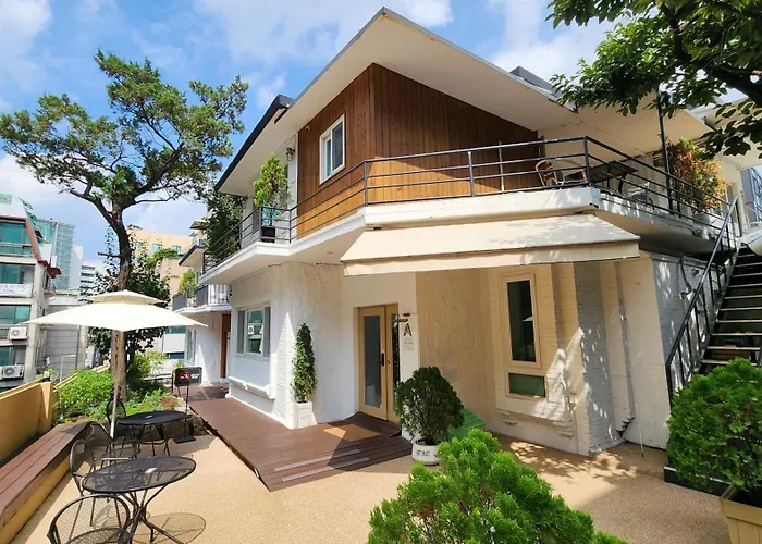 Oyo Myeongdong 5 Lodge