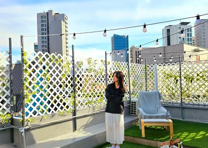 Yongsan Cozy Castle With Rooftop Garden For Families