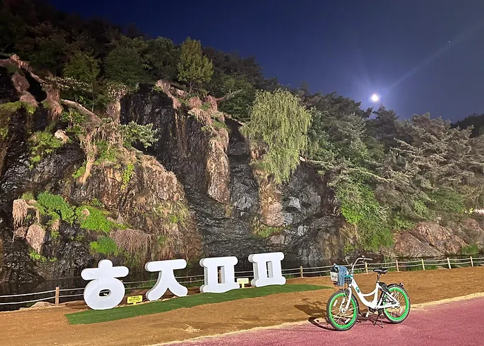 Bueno Day - Near Hongdae & Historic Sites
