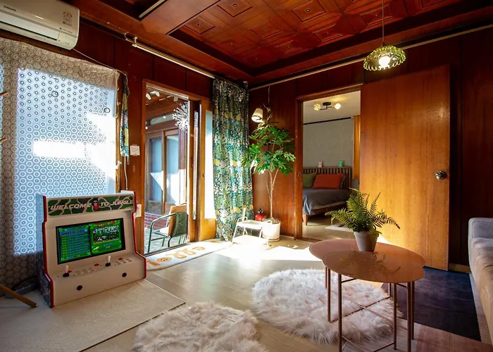 Hanok Bookclub House