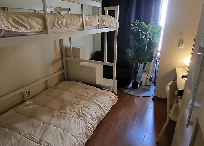 Budget Accommodation Between Gangnam Station And Yeoksam Station - No Dormitories