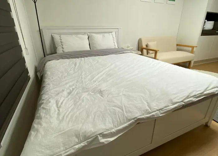 Cozy Officetel Near Gangnam Station