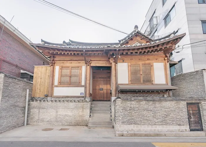 Traditional Family Hanok, Moonlight Fragrance