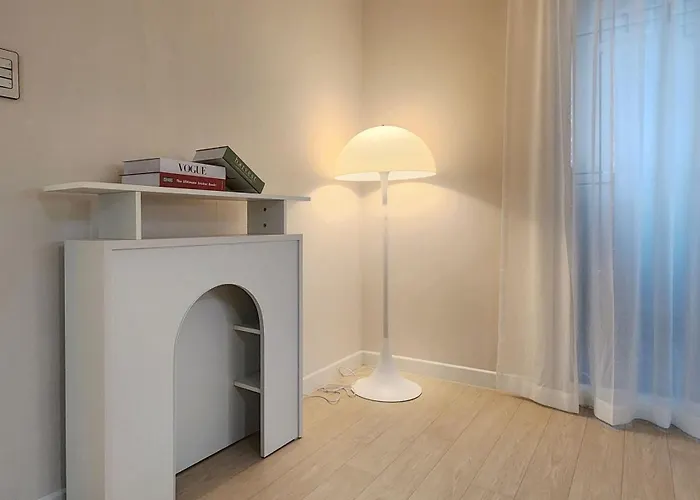Hongdae Yeondral Park, Z3, 7 Minutes From Hongik Univ Station Exit 5, Elevator Ok