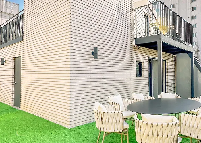 Hongdae, 6 Ppl, New Building, Big Terrace