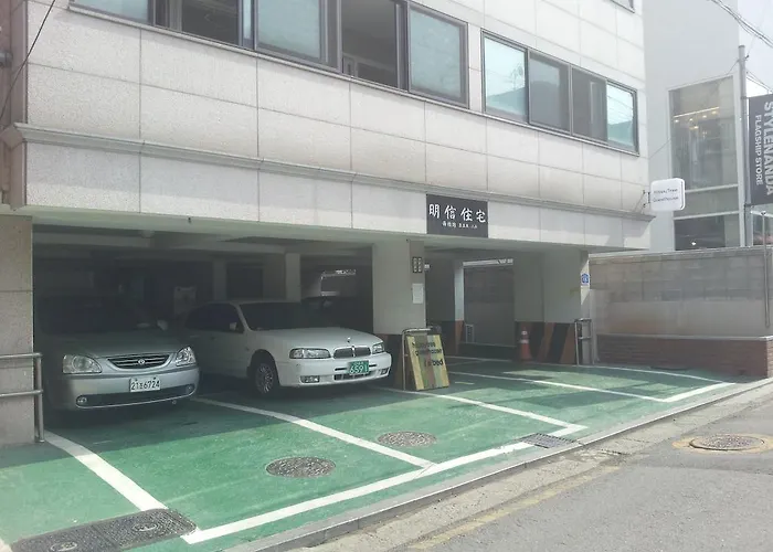 Happytree Guesthouse
