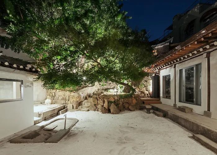 Side Hanok Residence