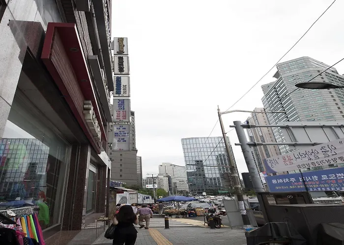 24 Guesthouse Myeongdong Town