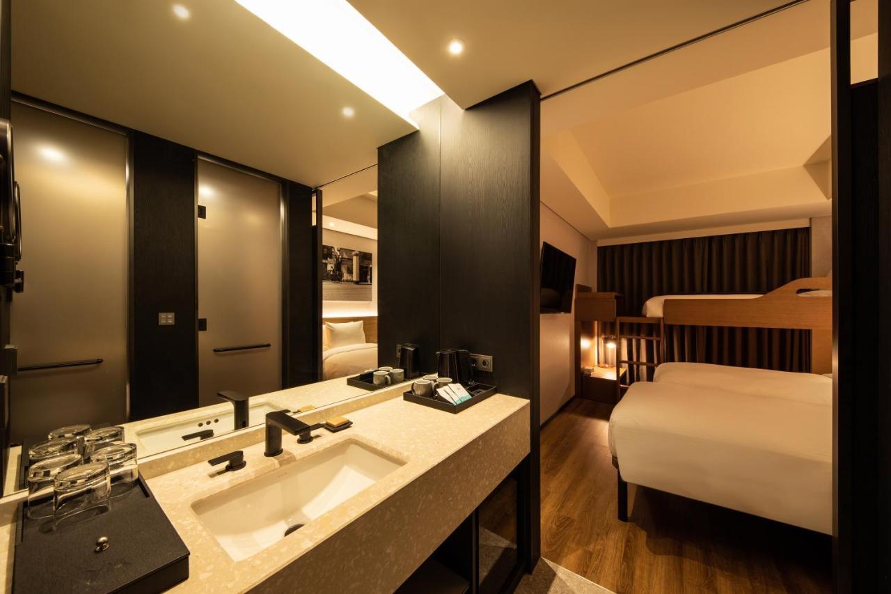 Mercure Ambassador Hongdae Hotel