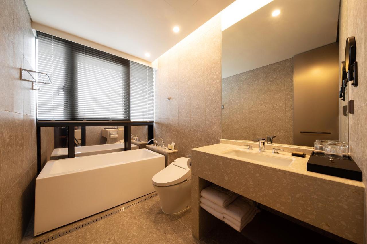 Mercure Ambassador Hongdae 4*