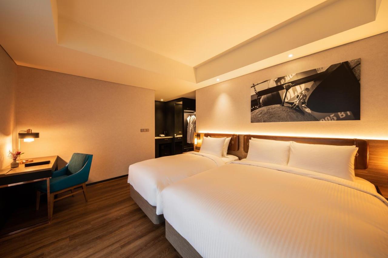 Mercure Ambassador Hongdae 4*