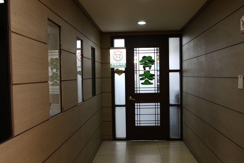 Namdaemun Palace 3*