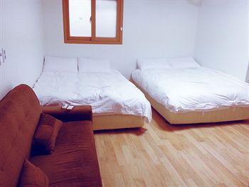 Guest house Iu Myeongdong 2*