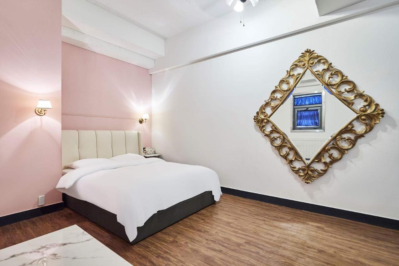 648 Hotel 2*