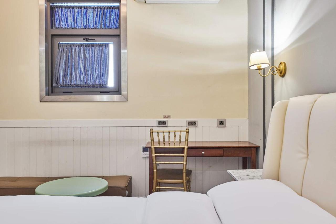 648 Hotel 2*
