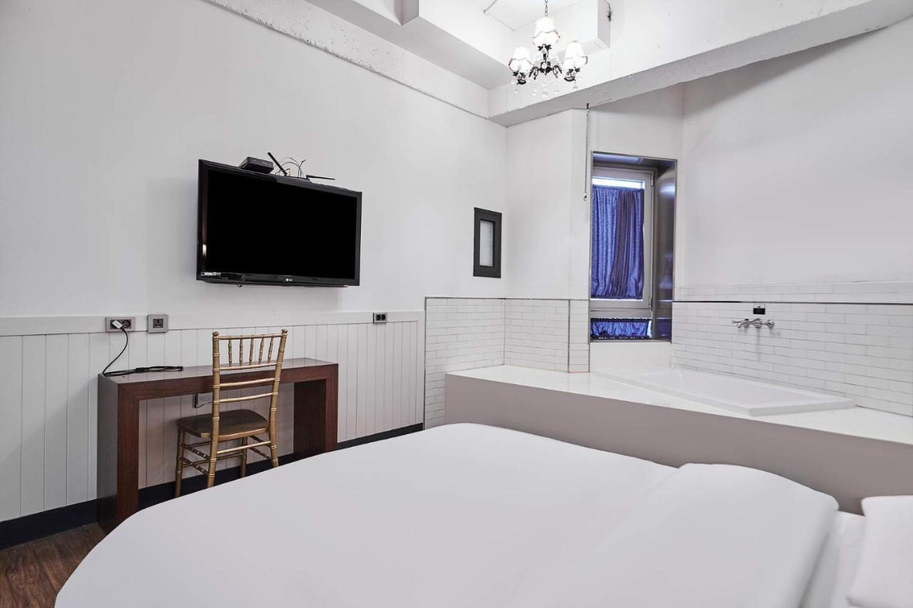 648 Hotel