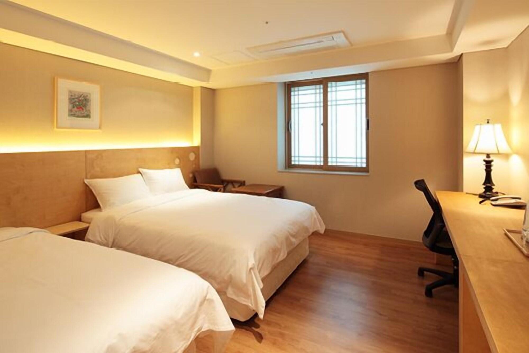 Dream House Hotel 2*