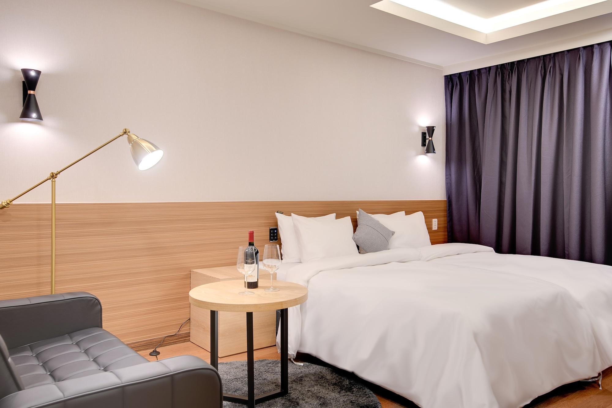 Hotel M