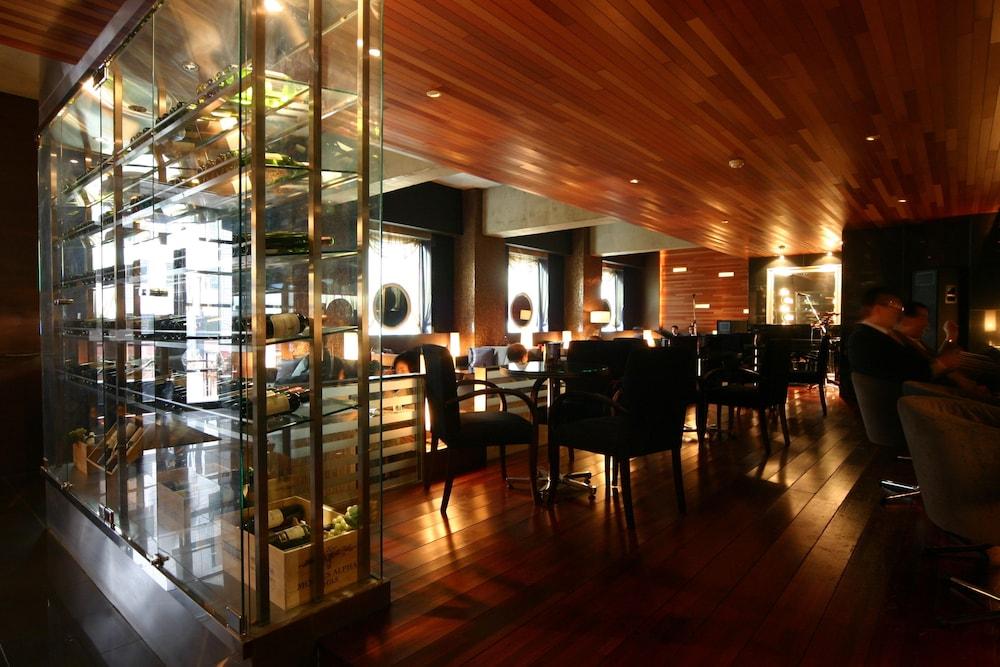 Hotel M