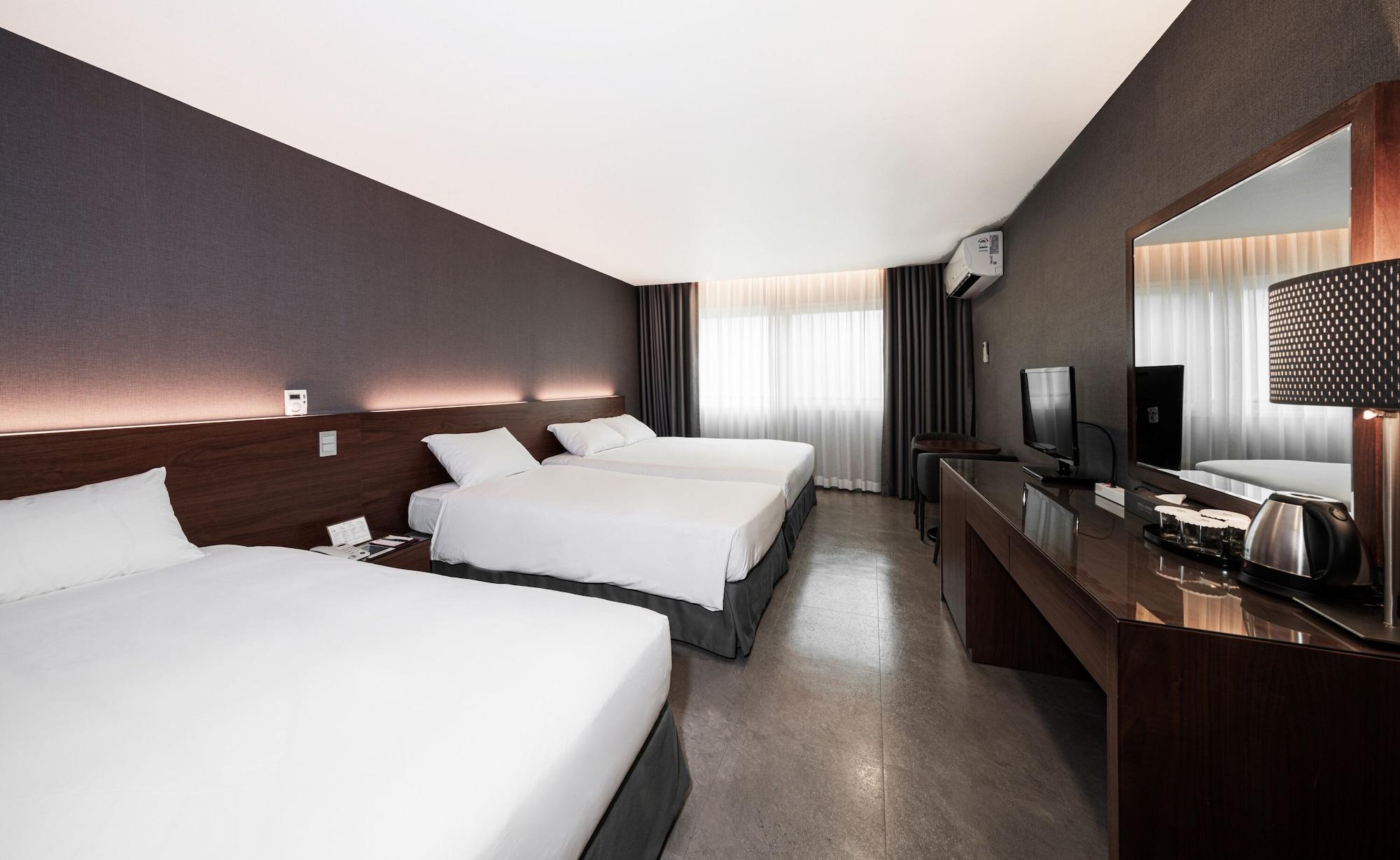 Itaewon Crown 3* Seoul
