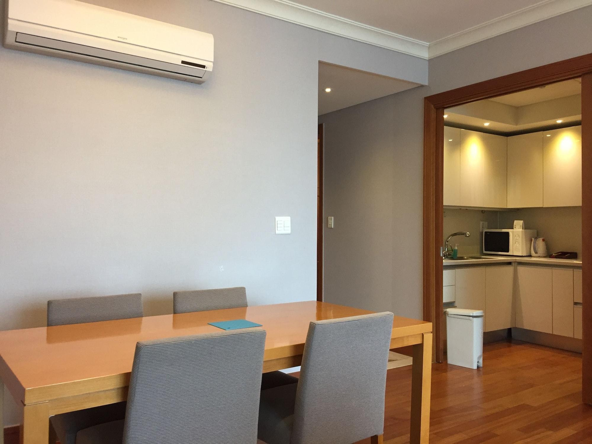 Somerset Palace Apartment *