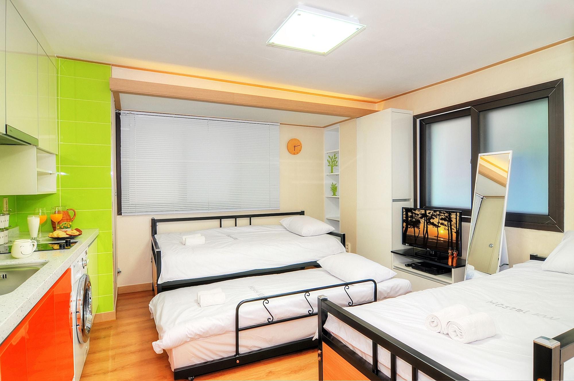 Kw Sinsa Hostel *