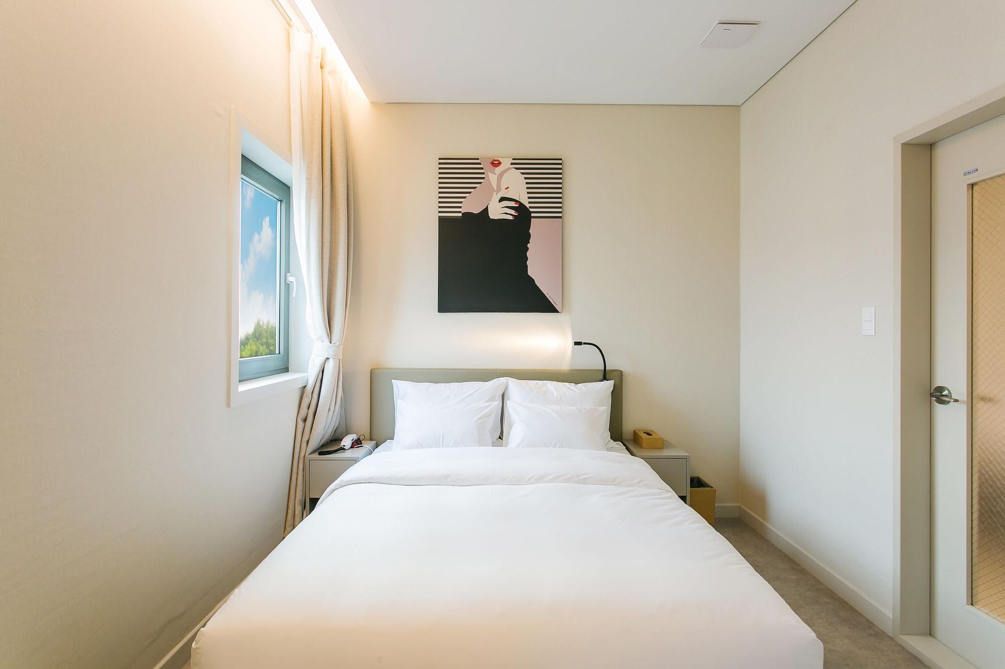 Hotel H Avenue Idae Shinchon 3*
