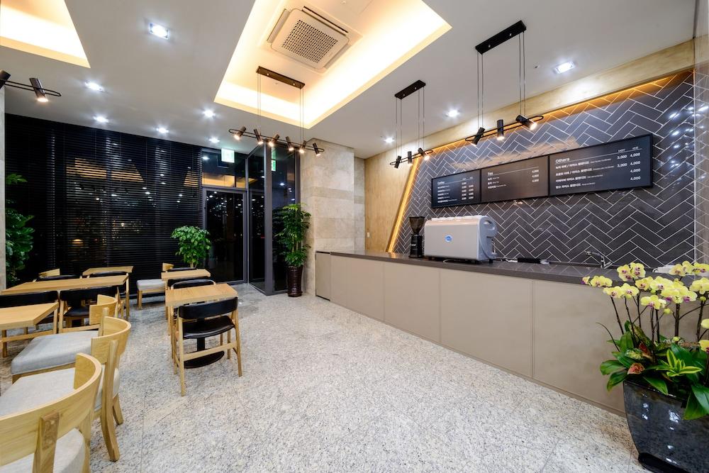 Benikea Premier Yeouido 3*
