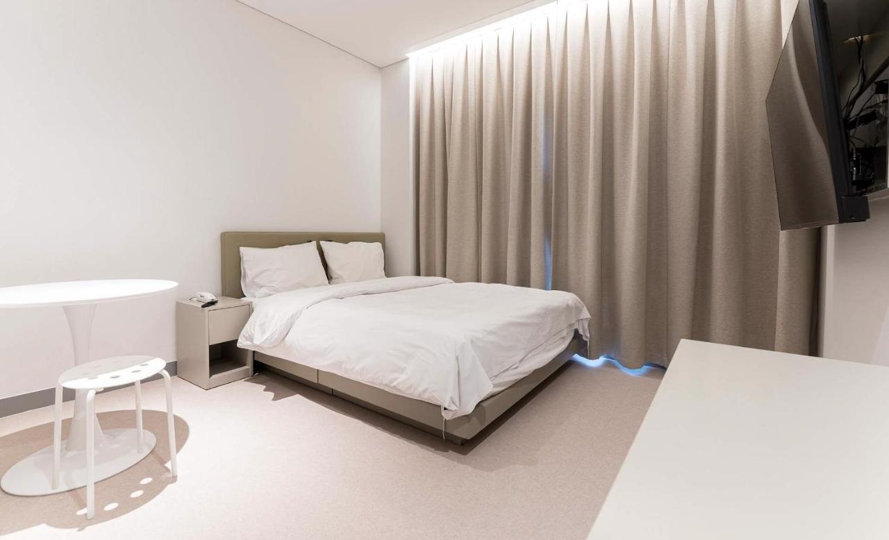 H Avenue Idae Shinchon Seoul