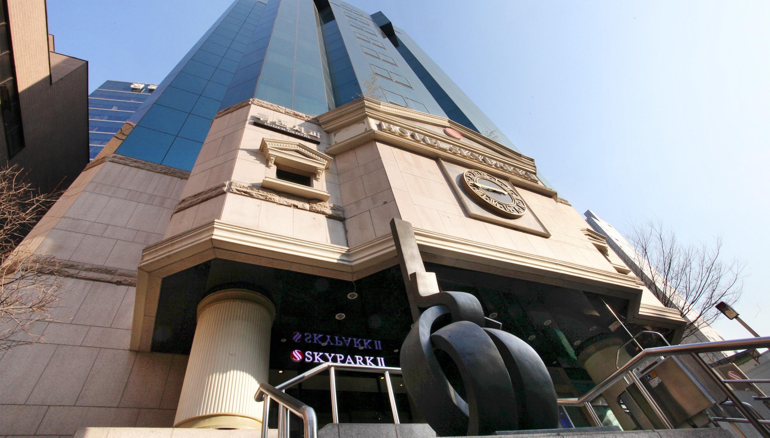 Skypark Myeongdong 2 3*