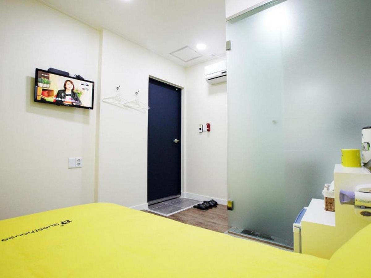 Casa de hóspedes 24 Myeongdong Avenue 2*