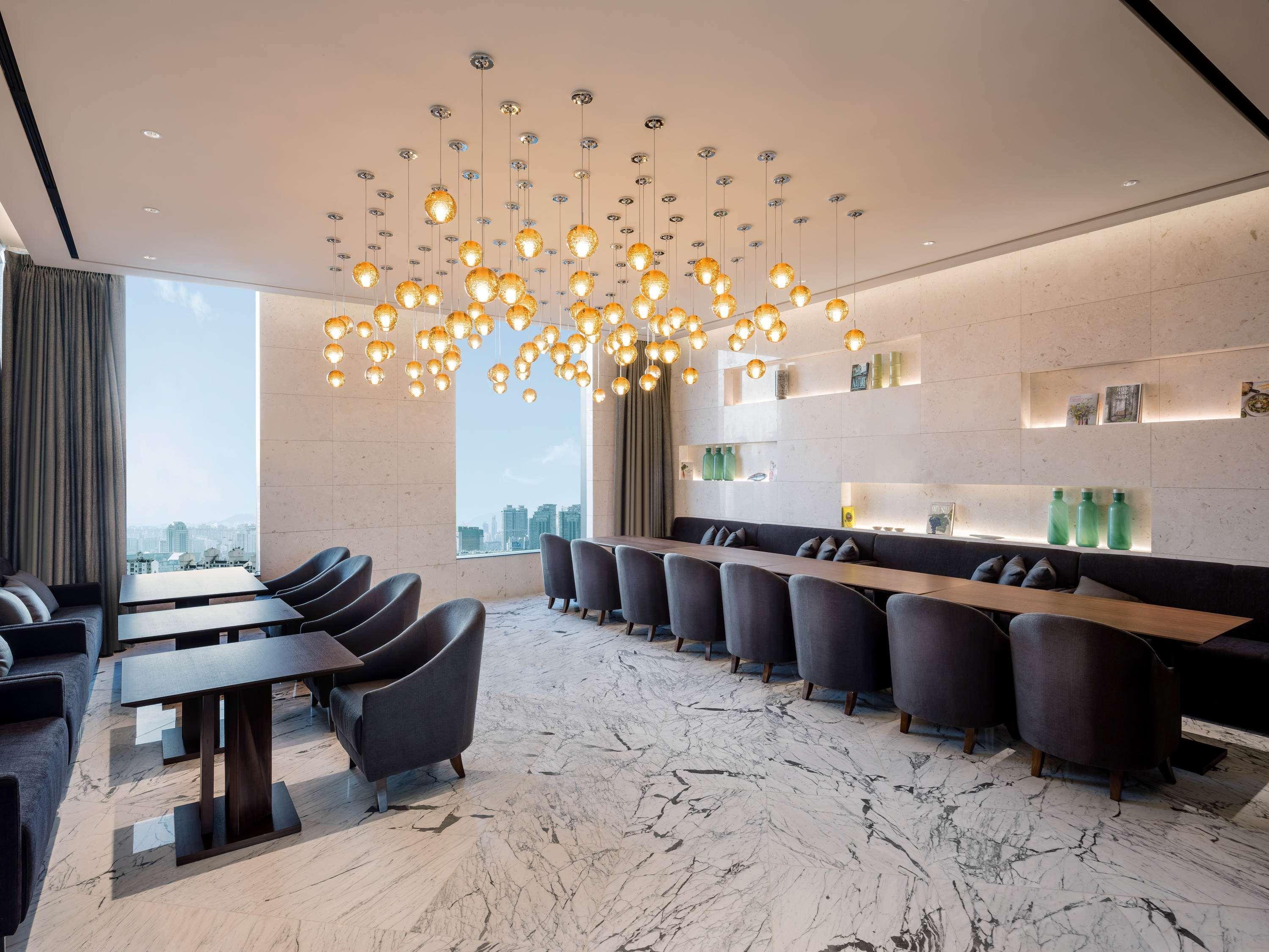 Novotel Ambassador Yongsan 5*