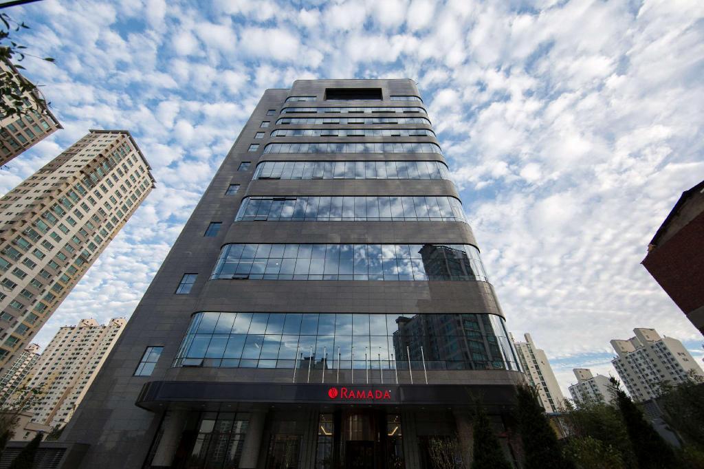 Ramada By Wyndham Sindorim Hotel
