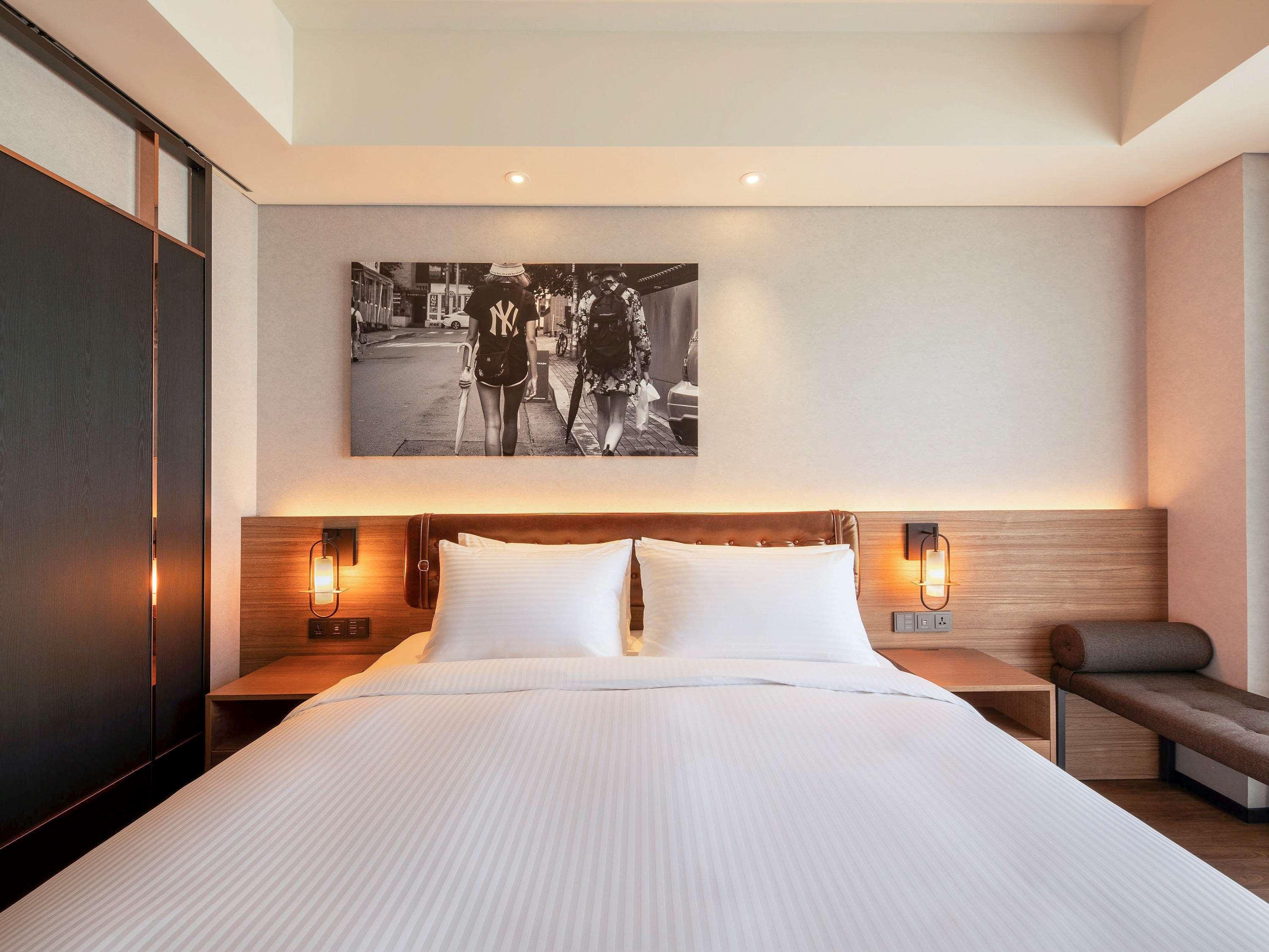 Mercure Ambassador Hongdae 4*