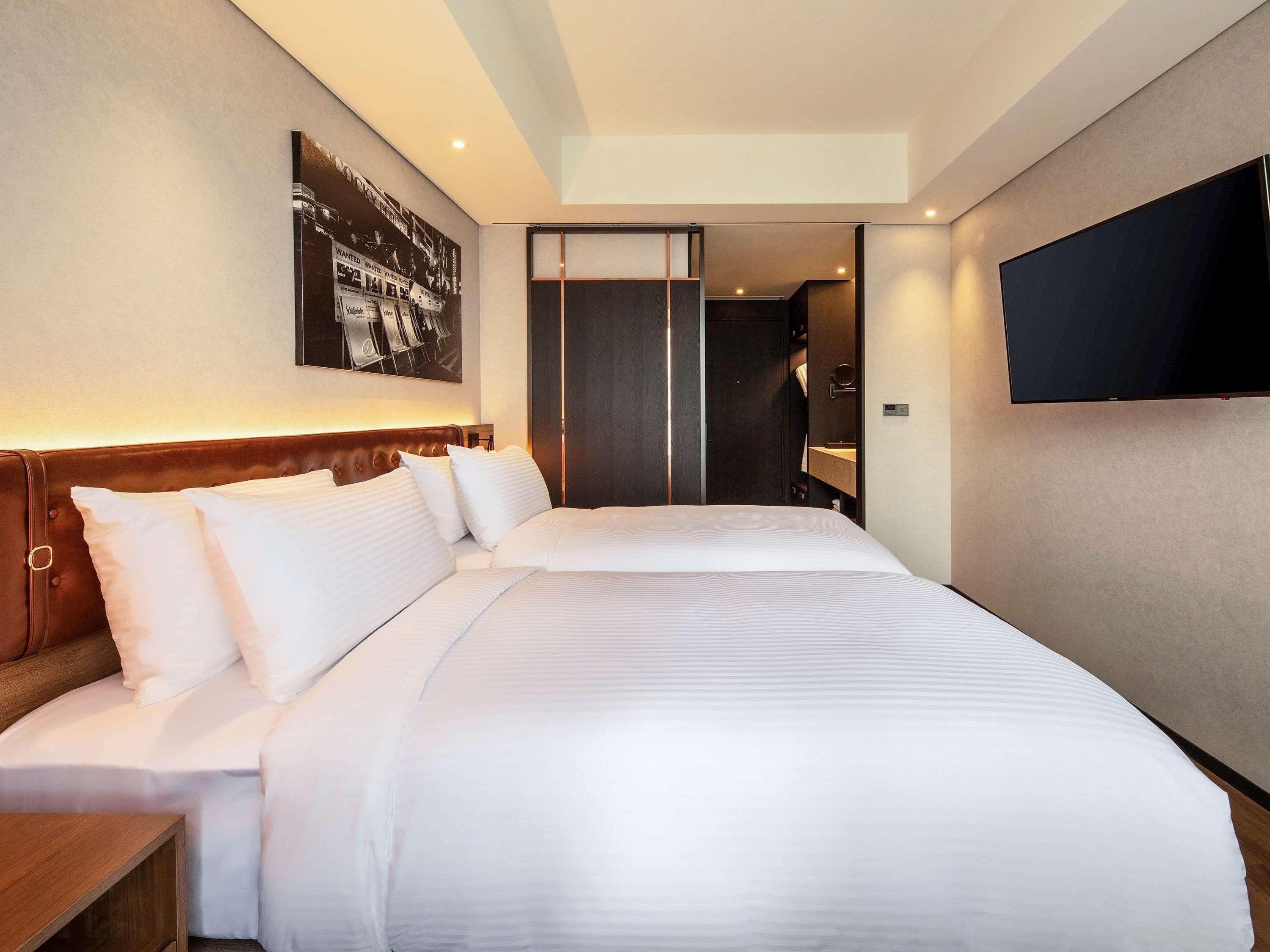 Mercure Ambassador Hongdae 4*
