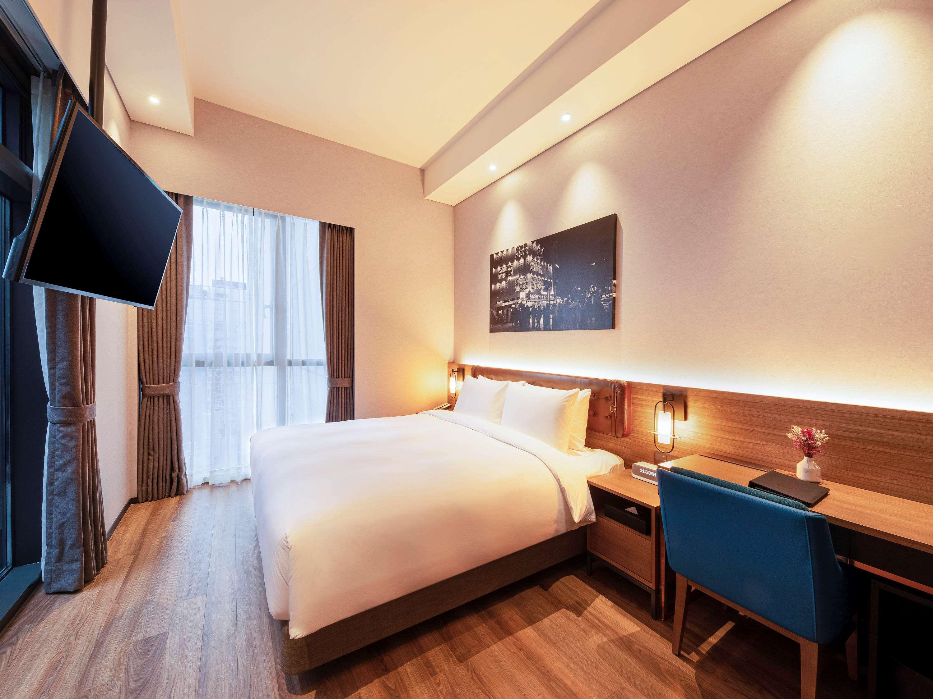 Mercure Ambassador Hongdae 4*