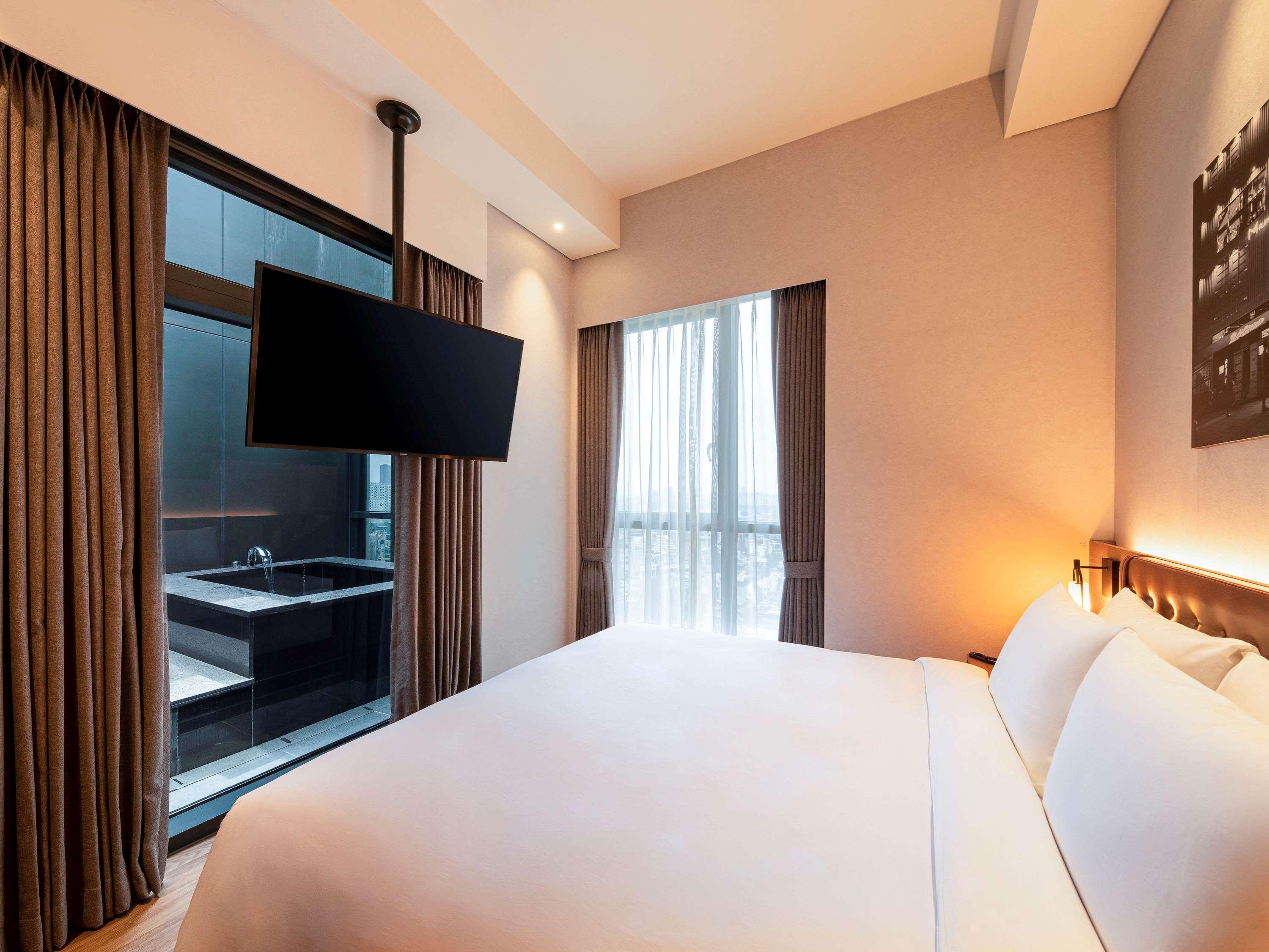 Mercure Ambassador Hongdae Hotel 4*