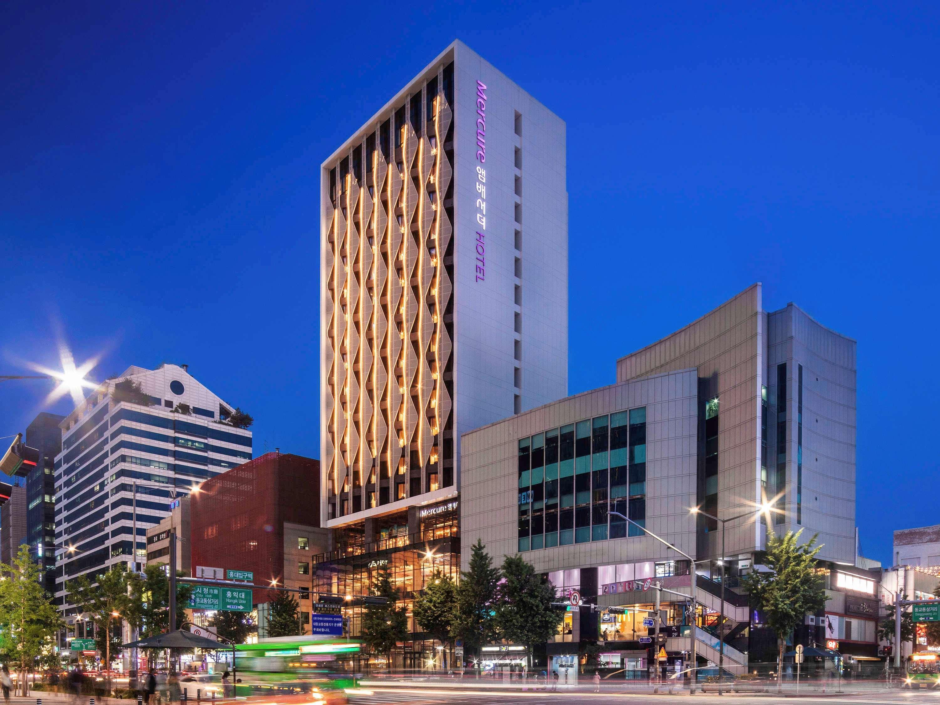 Mercure Ambassador Hongdae 4*