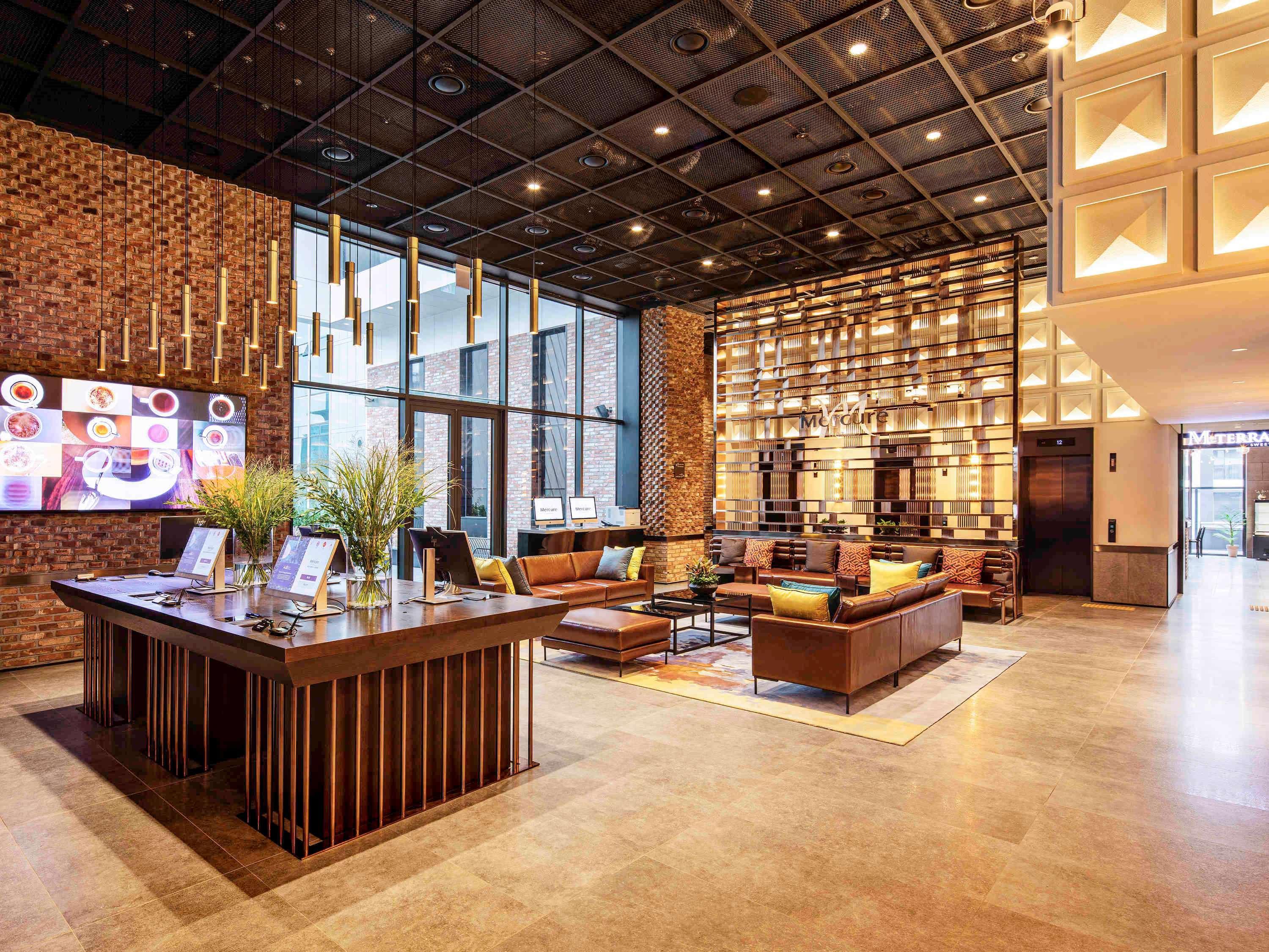 Mercure Ambassador Hongdae 4*