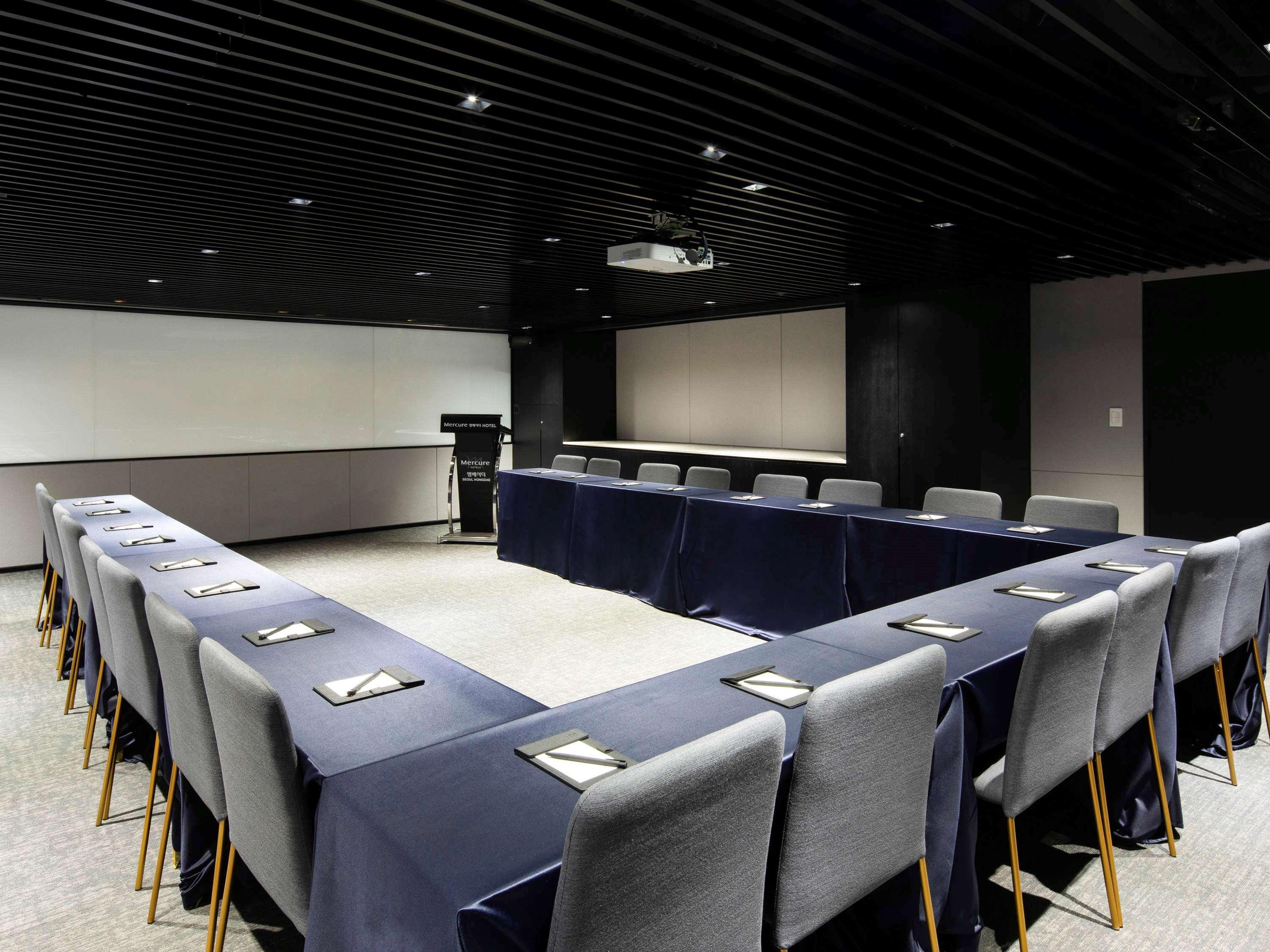 Mercure Ambassador Hongdae 4*