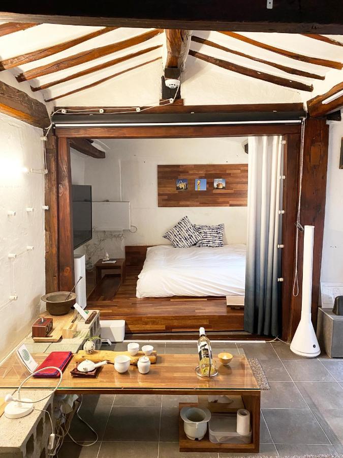 Viva La Vida - Jongno Hanok Private House Holiday home Seoul