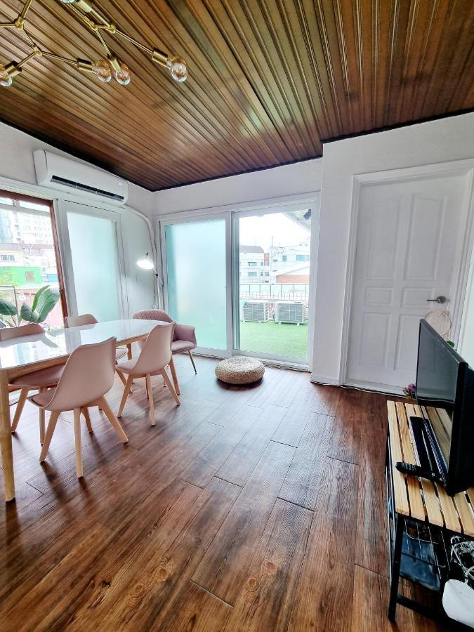 Villa Hongdae Sky View Private Roof Garden House 2br 2qb 1ssb Free Wifi Starbucks Capsule 외국인전용 *