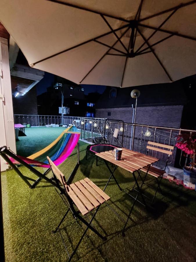 Villa Hongdae Sky View Private Roof Garden House 2br 2qb 1ssb Free Wifi Starbucks Capsule 외국인전용 *