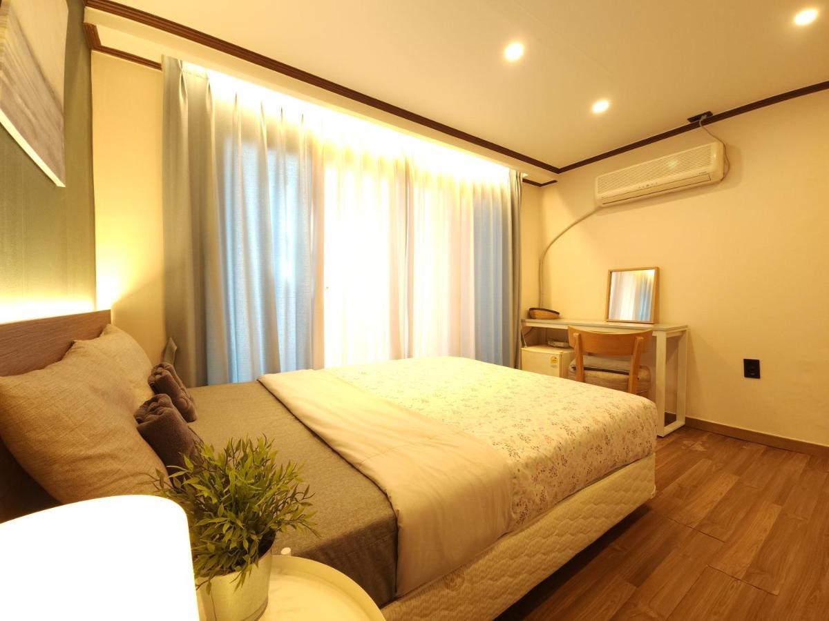 Oyo Rooftop Hotel