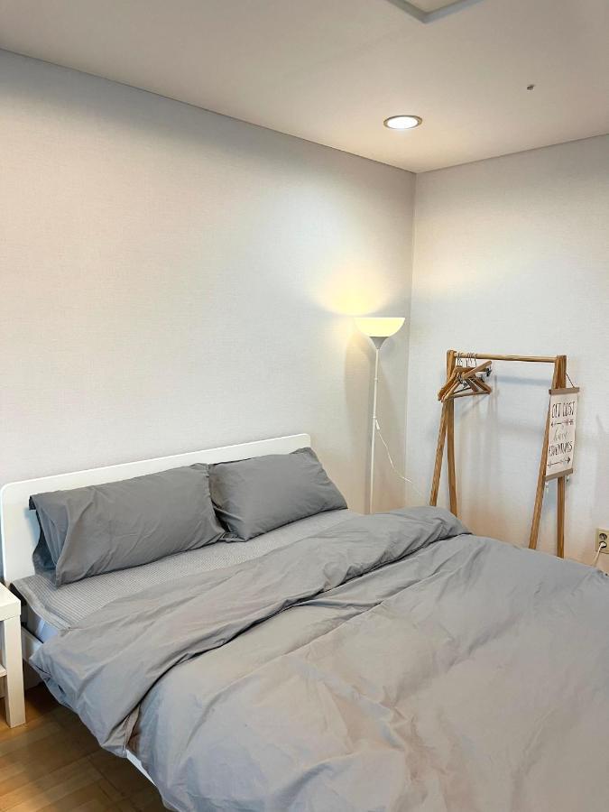 Hongik Univ Station Exit 1 Apartment Seoul