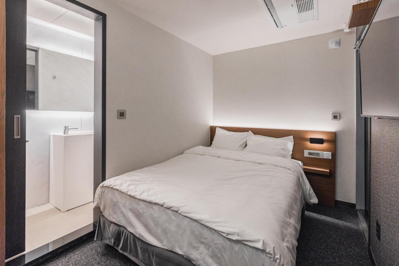 Hotel Pillowsopher Hongdae Seoul