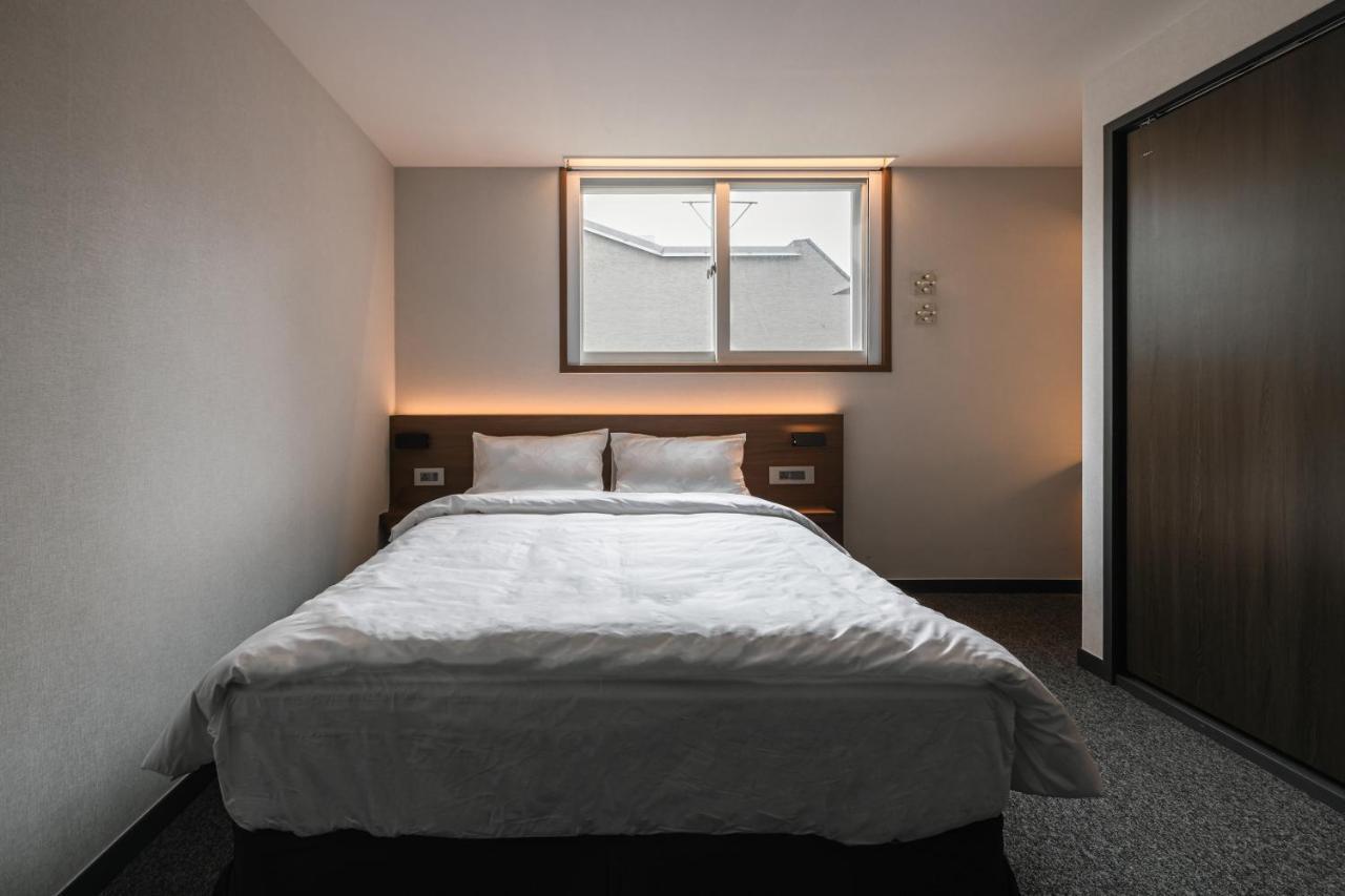Hotel Pillowsopher Hongdae Seoul